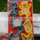 6 plastic cookie cutters shaped like small animals - dog, bear, Painting tools