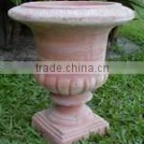 Clay terracotta pots with the beautiful style for your dreaming garden