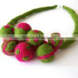 2017 New Fashion Handmade Christmas Ornament Eco Friendly 2cm 100% Wool Felt Material of Dryer Flower Balls for Necklace and Rug