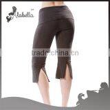 Contour Rolldown V Slit Capri Small Flare at Lower Calf thumbnail-3