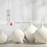 Modern Decoration White Ceramic & Porcelain Vases thumbnail-2