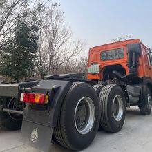 Sino Truck HOWO 371hp1000L Fuel Tank Tractor Head Truck thumbnail-2