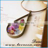 Wholesale Fashion Gifts Jewelry Custom-made Pressed Real Natural Flower Glass Pendant thumbnail-3