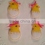 Hot sell Adorable Yellow and white Chick in Cracked Eggshell Mini Felt Applique made in China
