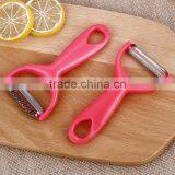 Plastic Handle Good Quality Stainless Steel Vegetable and Fruit Peeler thumbnail-3