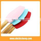 Durable Soft Silicone Kitchen Utensils Eco-friendly Pastry Spatula Silicone Spatula With Wood Handle thumbnail-2