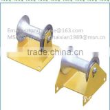 Cable roller with ground plate