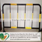 Flexible steel and iron crowd control barrier fence
