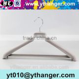 YY0491high quality custom logo men suit velvet hanger with bar                        
                                                                                Supplier's Choice