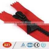Fashion Ykk Color Red Tape Black Teeth Plastic Zipper thumbnail-4