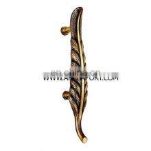 Leaf Design Handle