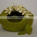 Best Selling Eco-friendly Flower Decorated Warm Felt Cat House thumbnail-1