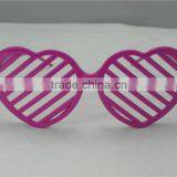 Heart-Shaped Party Glasses thumbnail-3
