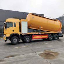 Exported to Uganda, the Dongfeng Tianlong front, rear, and 8-33 square cleaning and suction trucks are sold directly from the factory