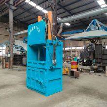 Prensa hidráulica vertical para hacer balas de algodón y de ropa usada thumbnail-6