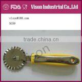 Hot Selling Red Handle Pizza Wheel Pizza Knife (SG39) thumbnail-1