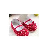 baby shoes (red)