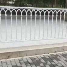 Traffic Road Hot-dip Galvanized Fence Galvanized Pipe U-shaped Guardrail Customized thumbnail-1