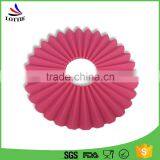 FDA Grade Wave Pattern Heat Insulation Pad Meal Mat Hollow Circular Silica Gel Pad thumbnail-3