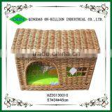 Wicker pet basket with mat