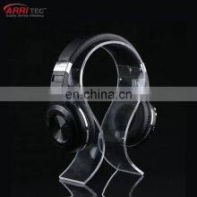 Розничный магазин. Столешный пластиковый дисплей для наушников, индивидуально изготовленный из акрила