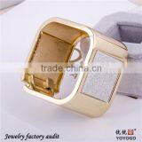 Fashion Alloy Gold Square Shaped Bangle thumbnail-1