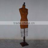Dilapidated Upper Body Retro Woman Mannequin Display thumbnail-6