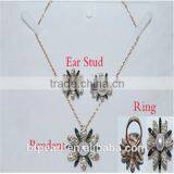 Flower Design With 12mm Freshwater Pearl and Diamond Set thumbnail-1