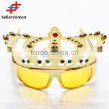 No.1 Yiwu Exporting Commission Agent Wanted Very Cheap Golden Crown Design Sunglasses for Party Event thumbnail-1