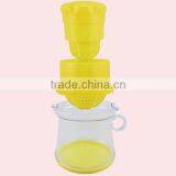 400ML New Design Multifunctional Plastic Manual FruitJuicer With Measuring Cup thumbnail-4