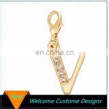 New Fashion Popular Metal Alloy v Alphabet Pendant Design Alphabet Charm
