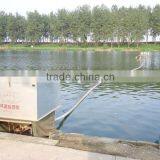 Pneumatic feeding machine for fish ponds