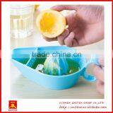 Manual Convenient Use Mini Orange and Lemon Juicer thumbnail-2