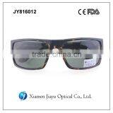 Square Frame Plastic Sunglasses thumbnail-2
