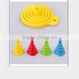 Folding Telescopic Oil Can Use a Funnel, Creative Liquid Separator, Silicone Funnel thumbnail-2