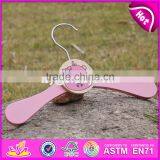 Новый дизайн 2017 года. Прекрасные розовые деревянные вешалки для детской одежды W09B071 thumbnail-3