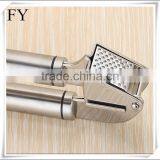 High Grade Factory Direct Sale Manual Garlic Press and Peeler thumbnail-4