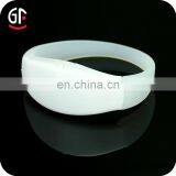 Idea Product 2017 New Cool Gift Items Cheap Custom Flashing Led Remote Controlled Light Up Bracelet thumbnail-4