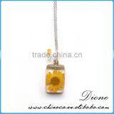 Wholesale Fashion Gifts Jewelry Pressed Real Natural Flower Alloy Resin Necklace thumbnail-2