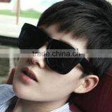 Quan zhixian with retro sunglasses