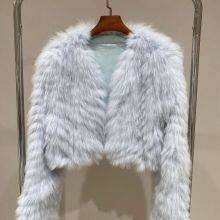 Winterliche neue Streifen-Fuchsfelljacke für Frauen, eine dicke und dichte Felljacke, kurzer Stil, klein und jugendlich thumbnail-2