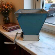 DY-888 Hand-operated Roller-Type Stainless Steel Gear Grain Grinder - Household Corn Crusher - Small Machine thumbnail-1