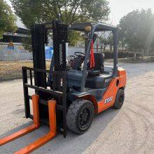 Original ImportedSold Second-hand 3-ton Toyota Forklift With a Three Section Gantry Raised by 4.5 Meters, Imported Forklift TCM 3-ton Three Section Gantry Lifting 4.5 Meters Forklift for Sale at a Low Price thumbnail-3
