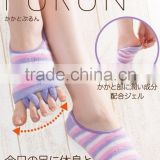 Easy to wear wholesale foot care gel socks keep your feet warm