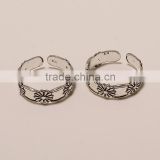 T0007-925 SOLID STERLING SILVER BEAUTIFUL FLOWER DESIGN LIGHT WEIGHT TOERING2.36