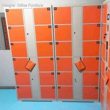 Taquilla electrónica personalizada para paquetes de la marca Hengna con opciones de color azul/verde/rojo. Solución de almacenamiento para estudiantes en escuelas y universidades. thumbnail-5