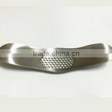Cy282 Curved Garlic Stainless Steel 304/430 Multi-functional Manual Garlic Creative Twist Garlic Kitchen Worn Garlic thumbnail-5