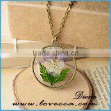 Charming Jewelry Styles Round Shape Real Dried Flower Pendant Necklace thumbnail-2