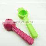41025 Lemon and Lime Juice Squeezer thumbnail-4
