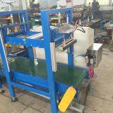 Машина для прижатия крышки